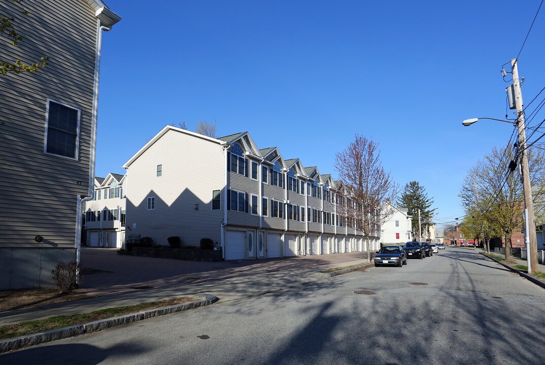 Fieldstone Crossing in Waltham, MA - Foto de edificio