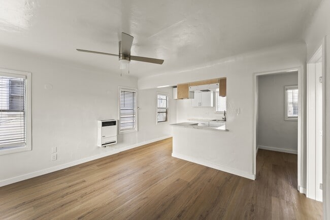 8006 S New Hampshire Ave in Los Angeles, CA - Building Photo - Building Photo