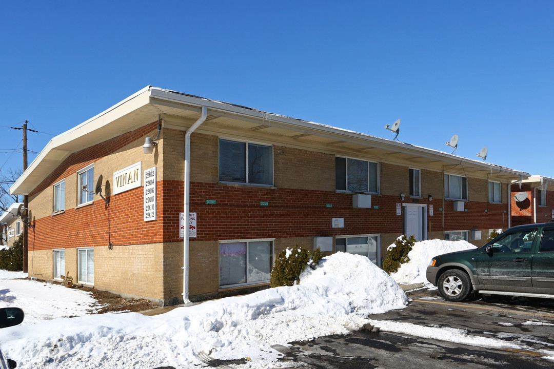 Silver Creek Apartments in Melrose Park, IL - Building Photo