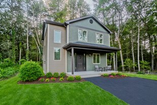 55 Foster Rd, Unit 2 beds and 1 bath in Southwick, MA - Building Photo