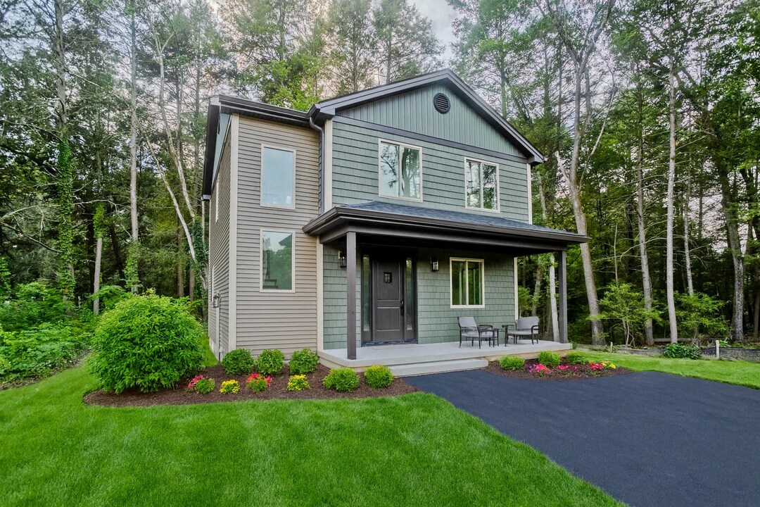 55 Foster Rd, Unit 2 beds and 1 bath in Southwick, MA - Building Photo