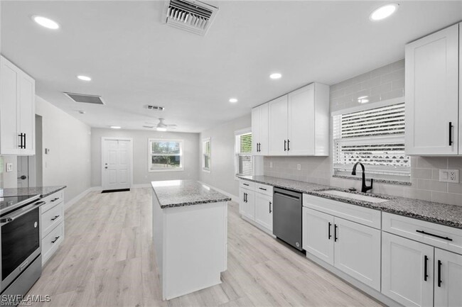 527 97th Ave N in Naples, FL - Building Photo - Building Photo