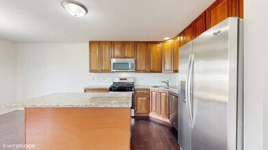 1016 Turin Dr in Hampshire, IL - Building Photo - Building Photo