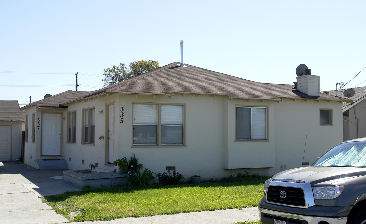 335-337 Bristol Blvd in San Leandro, CA - Building Photo