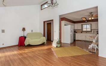 13717 Valley St in Omaha, NE - Building Photo - Building Photo