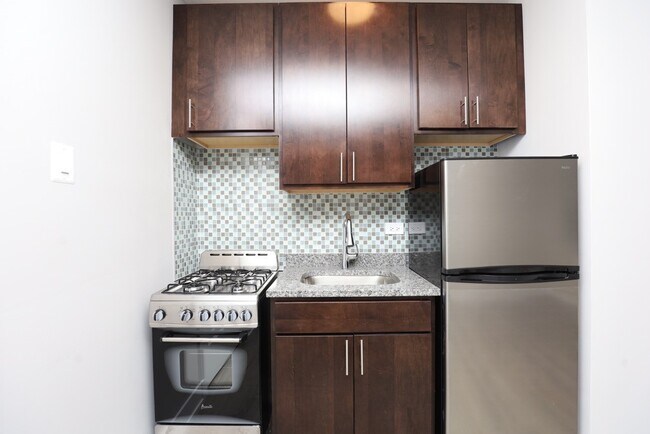 4551 N Damen Ave in Chicago, IL - Foto de edificio - Building Photo