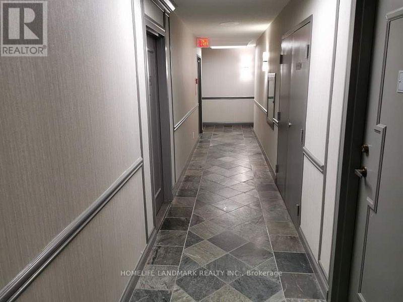 633-1633 Bay St. in Toronto, ON - Building Photo