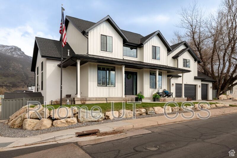 52 N 400 W in Farmington, UT - Building Photo