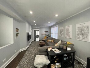 3327 N Hamilton Ave in Chicago, IL - Building Photo - Building Photo
