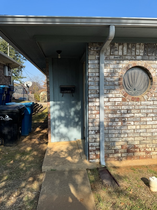 property at 1603 W Elm St