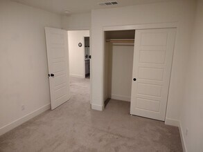 5905 Barsanti Ave in Bakersfield, CA - Building Photo - Building Photo