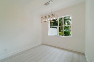 205 River Bluff Ln in Royal Palm Beach, FL - Building Photo - Building Photo