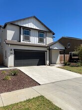 2096 Coulter Ln in Los Banos, CA - Building Photo - Building Photo