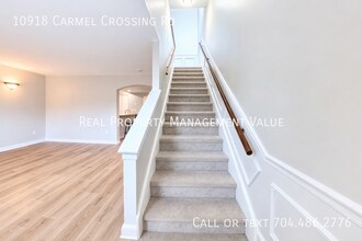 10918 Carmel Crossing Rd in Charlotte, NC - Building Photo - Building Photo