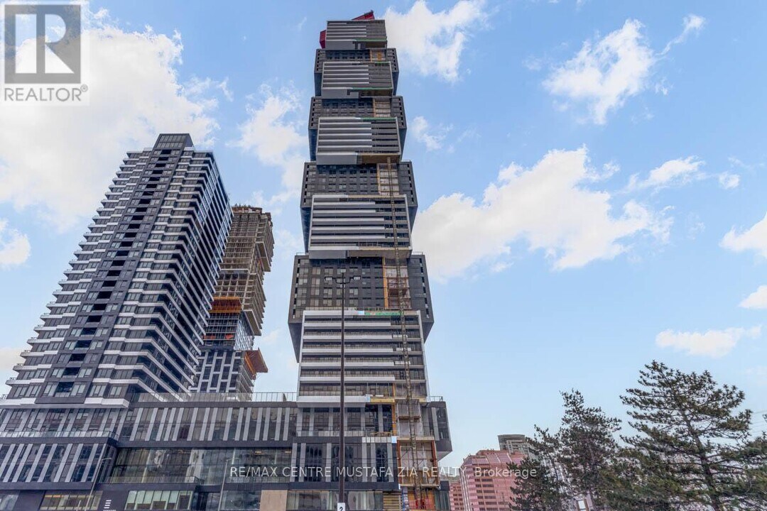 4015 The Exchange in Mississauga, ON - Building Photo