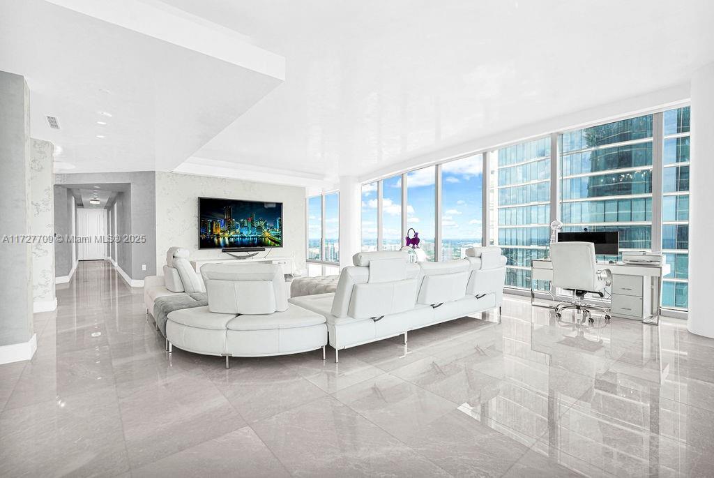 17901 Collins Ave, Unit 4005 in Sunny Isles Beach, FL - Foto de edificio