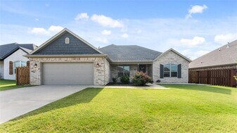 708 Copper St in Lowell, AR - Building Photo