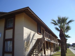 Mountain View Apartments in Phoenix, AZ - Building Photo - Building Photo