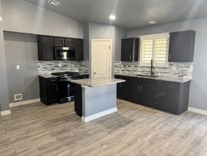 14233 Escalera Dr in Horizon City, TX - Foto de edificio - Building Photo