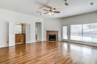 1302 Silver Maple Dr in Carrollton, TX - Building Photo - Building Photo