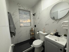 1560 SW 5th St, Unit 3 in Miami, FL - Building Photo - Building Photo