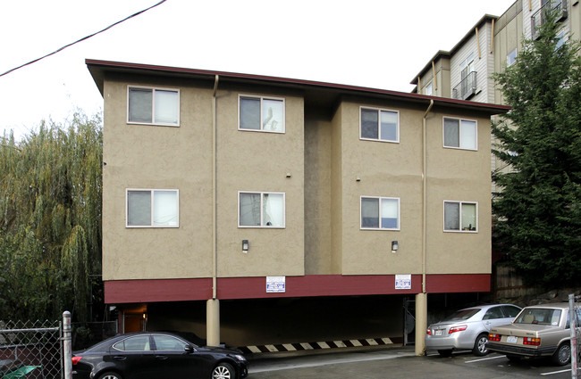 First Hill Apartments in Seattle, WA - Building Photo - Building Photo