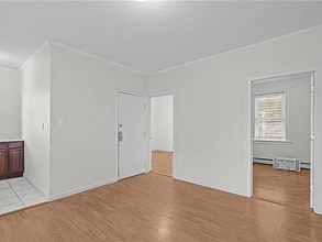 77 Pekin St, Unit Unit 2 in Providence, RI - Building Photo - Building Photo