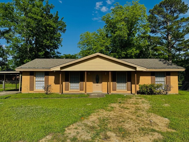 property at 3253 Windwood Dr