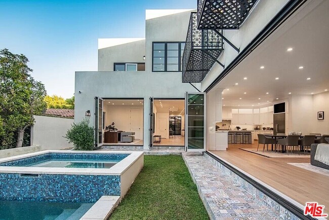 12509 W Sunset Blvd in Los Angeles, CA - Building Photo - Building Photo