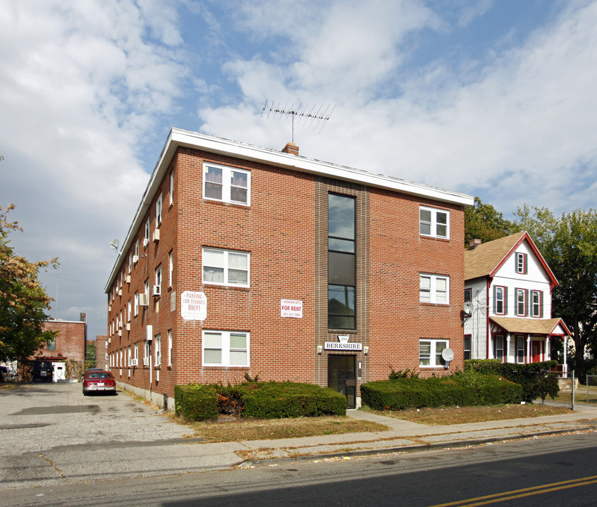 299 Berkshire in Bridgeport, CT - Foto de edificio