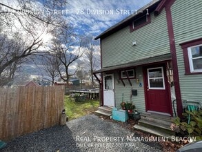 78 Division St in Hartford, VT - Building Photo - Building Photo