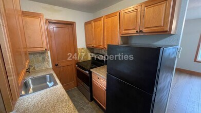 116 S John Adams St in Oregon City, OR - Building Photo - Building Photo