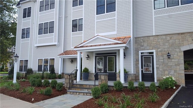 101 Washington Ave-Unit -303 in Pleasantville, NY - Foto de edificio - Building Photo