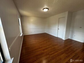 365 Bromley Pl in East Brunswick, NJ - Building Photo - Building Photo