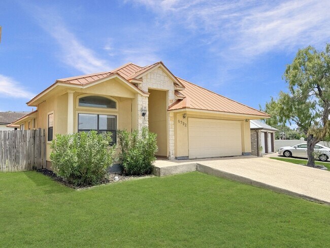 6722 Congressional Blvd in San Antonio, TX - Foto de edificio - Building Photo