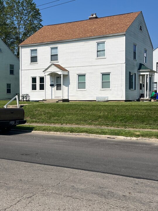 329 N Roosevelt Ave in Columbus, OH - Building Photo