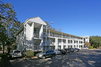 Whitehall Student Apartments in Tallahassee, FL - Foto de edificio - Building Photo