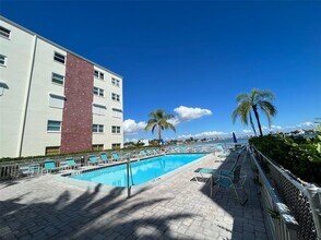 5555 Gulf Blvd in St Pete Beach, FL - Building Photo - Building Photo