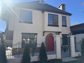 4621 Locust Ln E in Holladay, UT - Building Photo