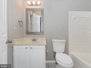 7292 Mahogany Dr in Hyattsville, MD - Foto de edificio - Building Photo