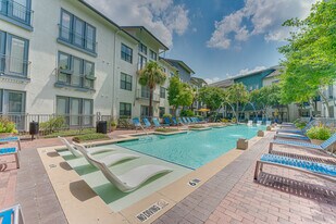 The Montrose in Dallas, TX - Building Photo