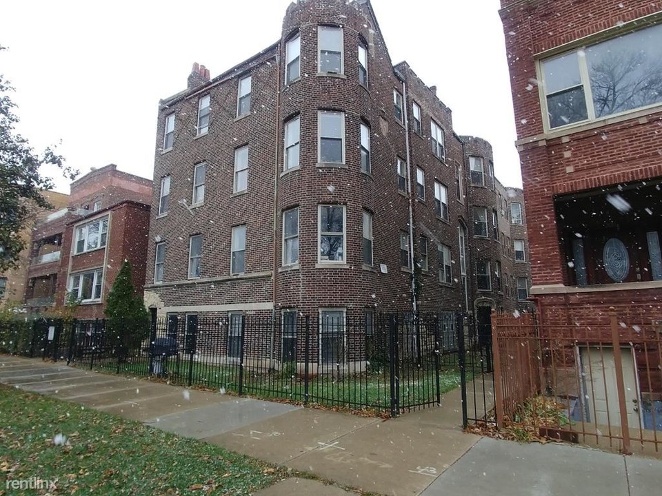 2021 N Humboldt Blvd-Unit -Unit 3W in Chicago, IL - Building Photo