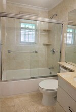 214-27 38th Ave in Queens, NY - Foto de edificio - Building Photo