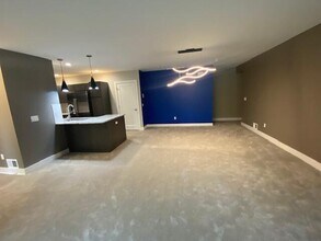 5729 Hampshire Ln in Ypsilanti, MI - Foto de edificio - Building Photo