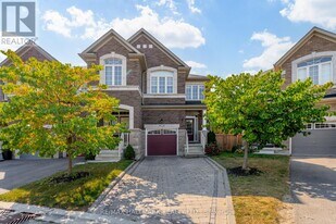 9 Keenlyside Ln. in Ajax, ON - Building Photo