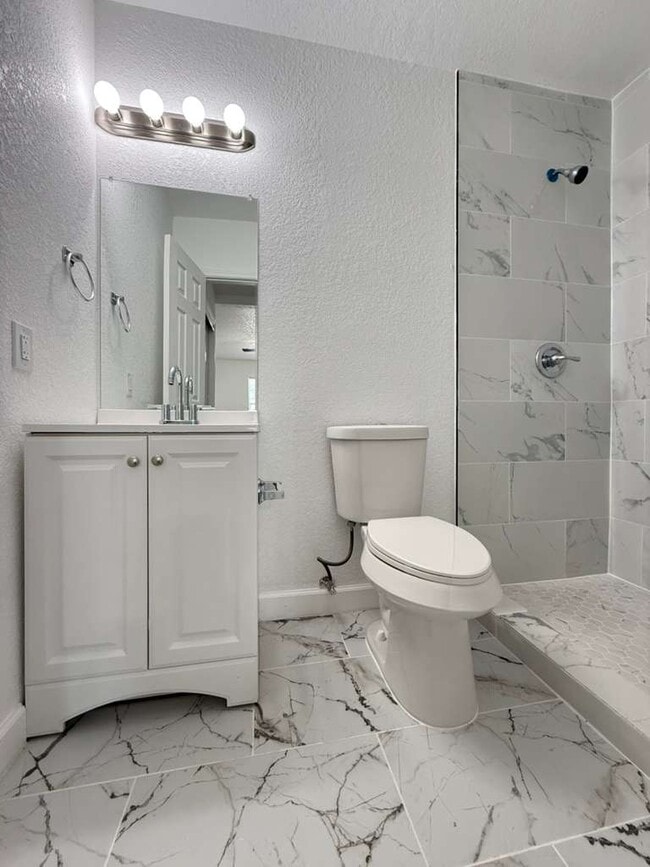 5331 Bakersfield St in San Antonio, TX - Foto de edificio - Building Photo