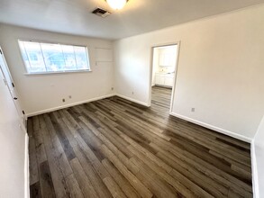501 Carnation Ave, Unit 503 in Metairie, LA - Foto de edificio - Building Photo