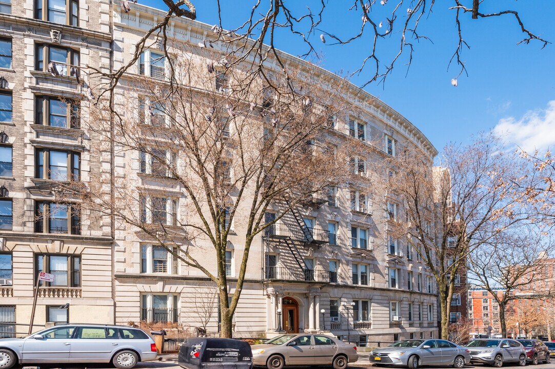 114 Morningside Dr in New York, NY - Building Photo