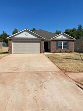 609 W Ava Dr in Mustang, OK - Building Photo - Building Photo
