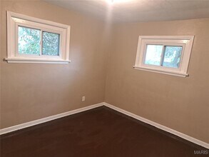 6933 Berkridge Ct in Hazelwood, MO - Building Photo - Building Photo